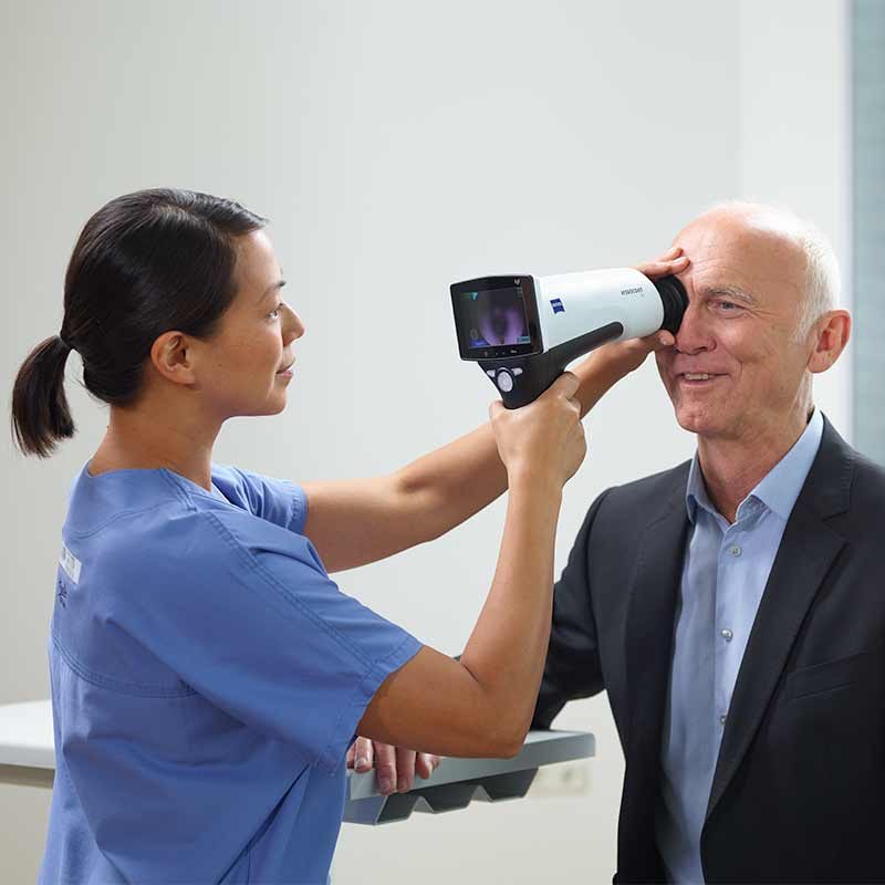 ZEISS VISUSCOUT 100. Handheld fundus camera